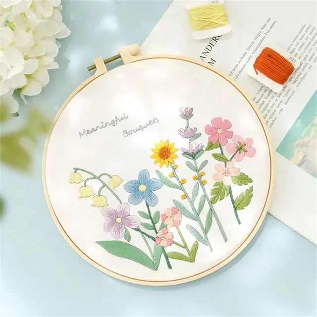Kit Broderie Fleurs Débutant – Motifs Botaniques avec Cerceau 20×20 cm