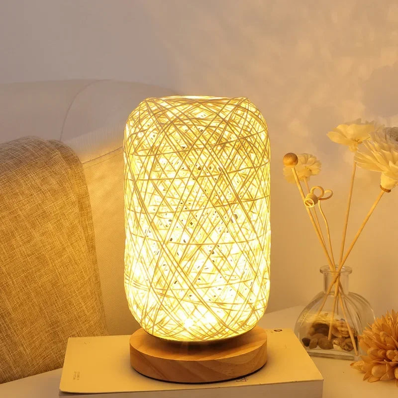 Lampe de chevet en rotin tressé
