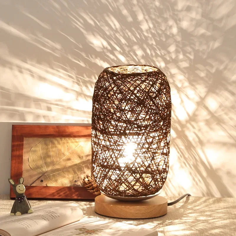 Lampe de chevet en rotin tressé