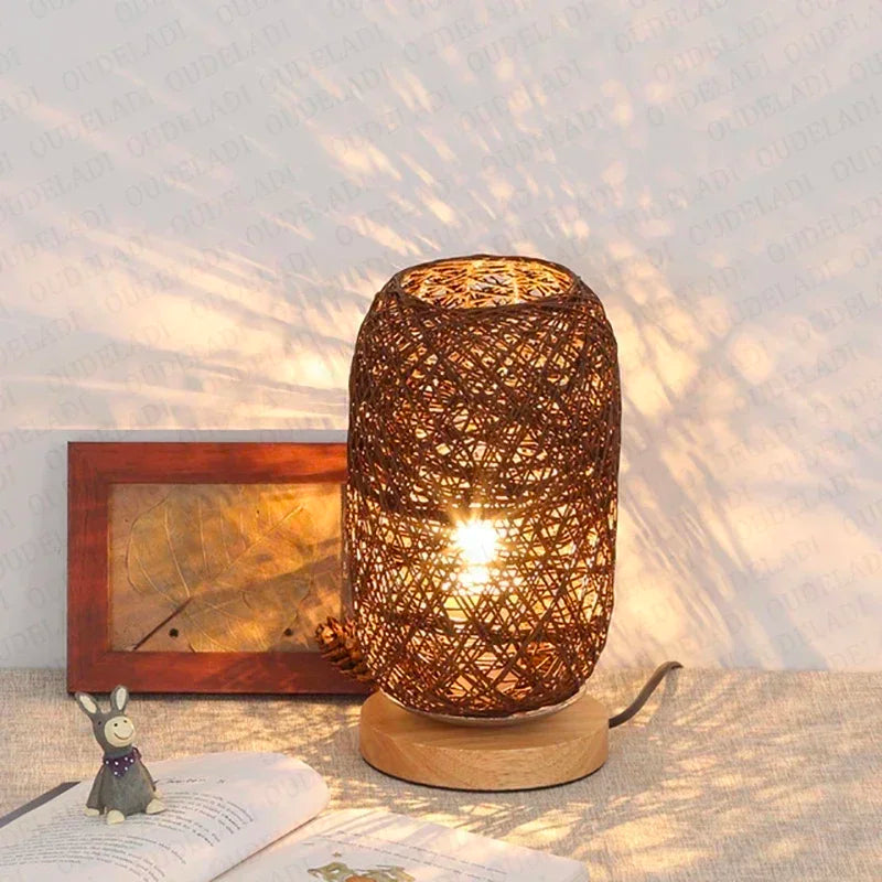 Lampe de chevet en rotin tressé