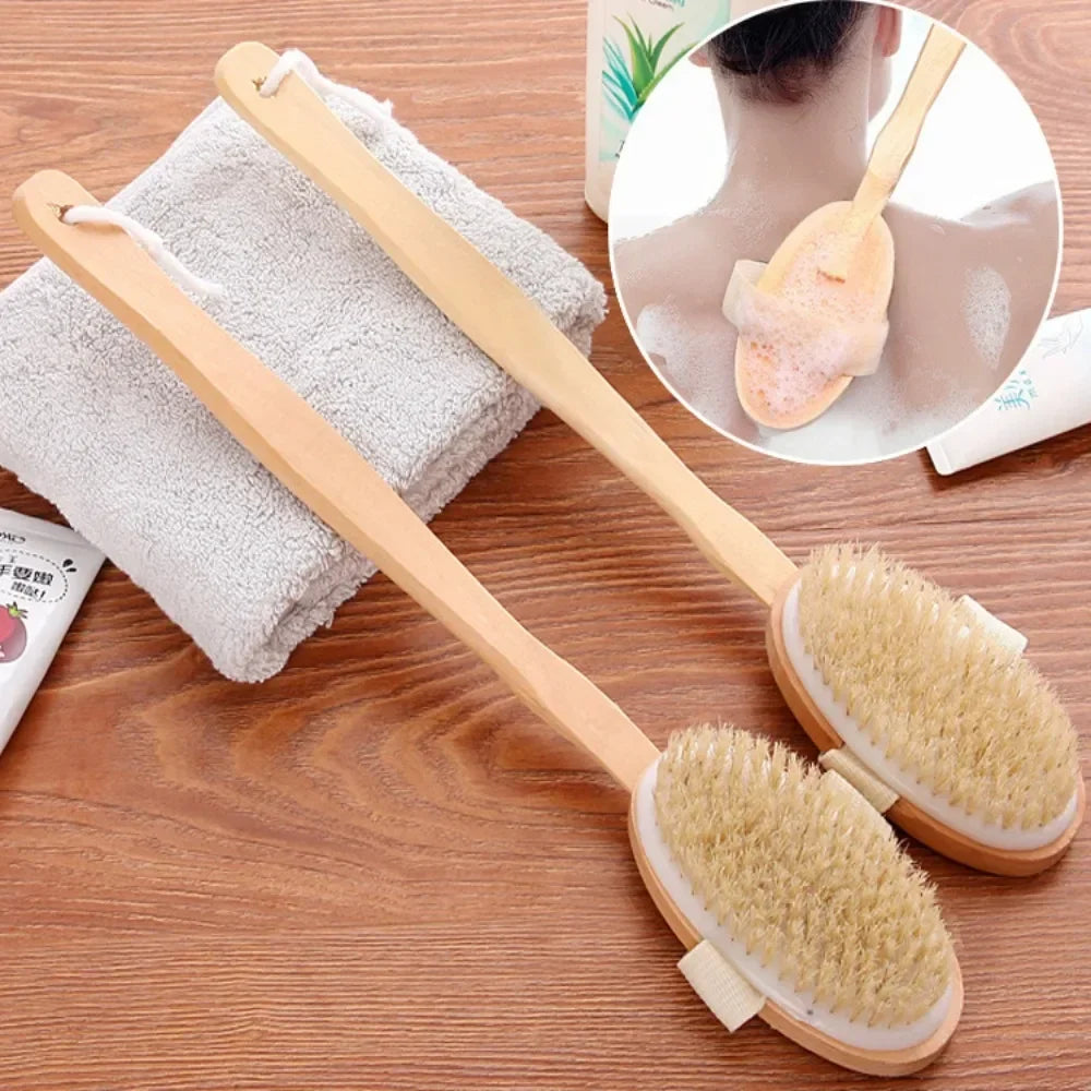 Brosse de bain en bois avec long manche