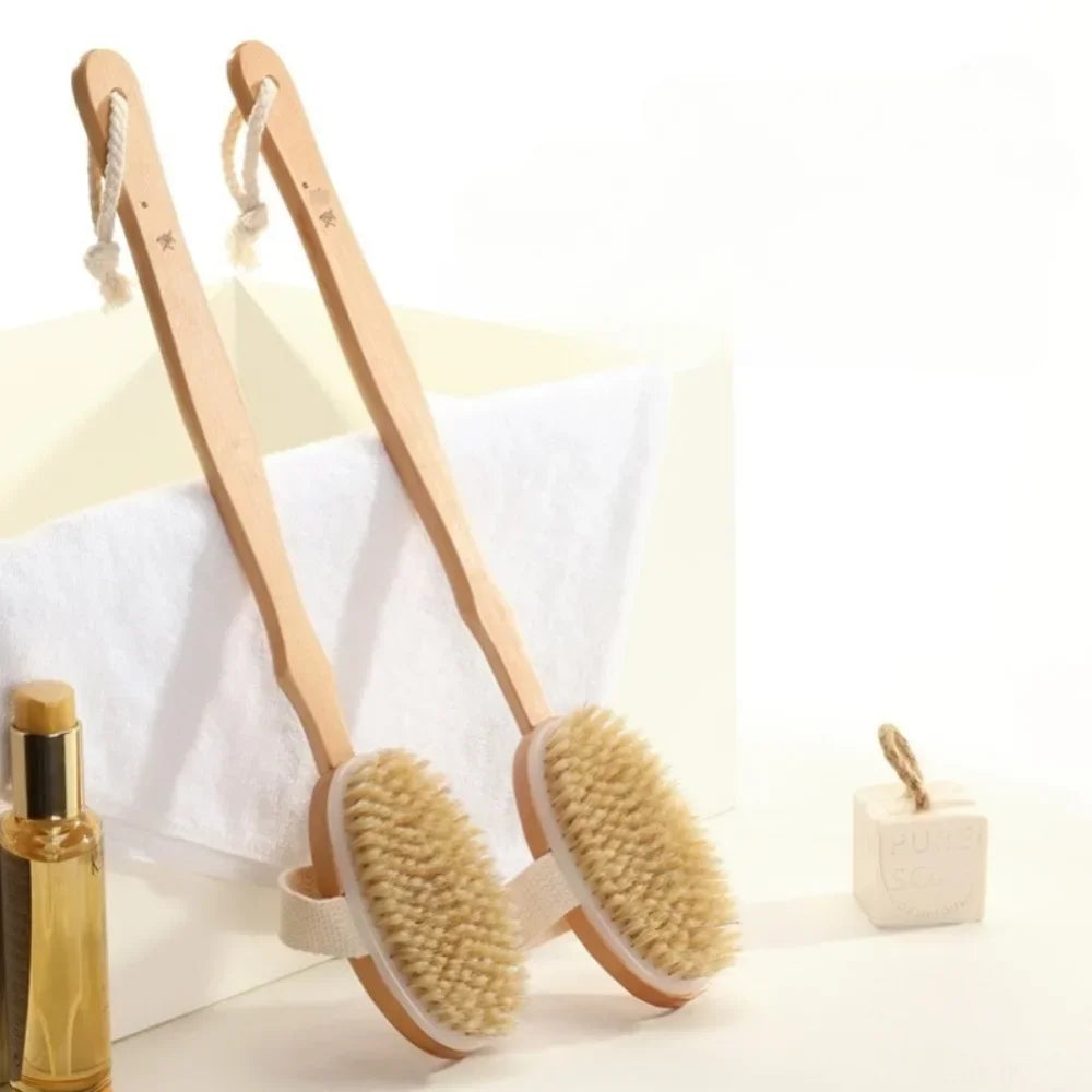 Brosse de bain en bois avec long manche