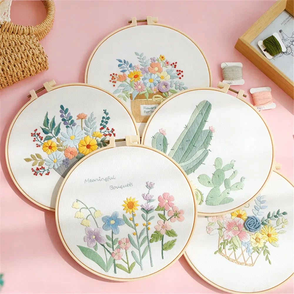 Kit Broderie Fleurs Débutant – Motifs Botaniques avec Cerceau 20×20 cm