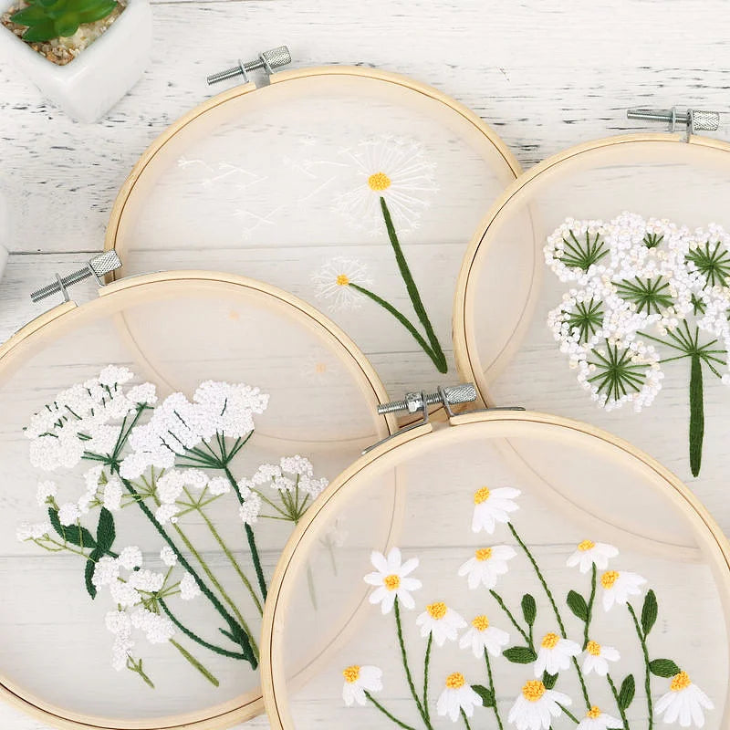Kit Broderie Fleurs Blanches Débutant – Motifs Végétaux avec Cerceau 20×20 cm