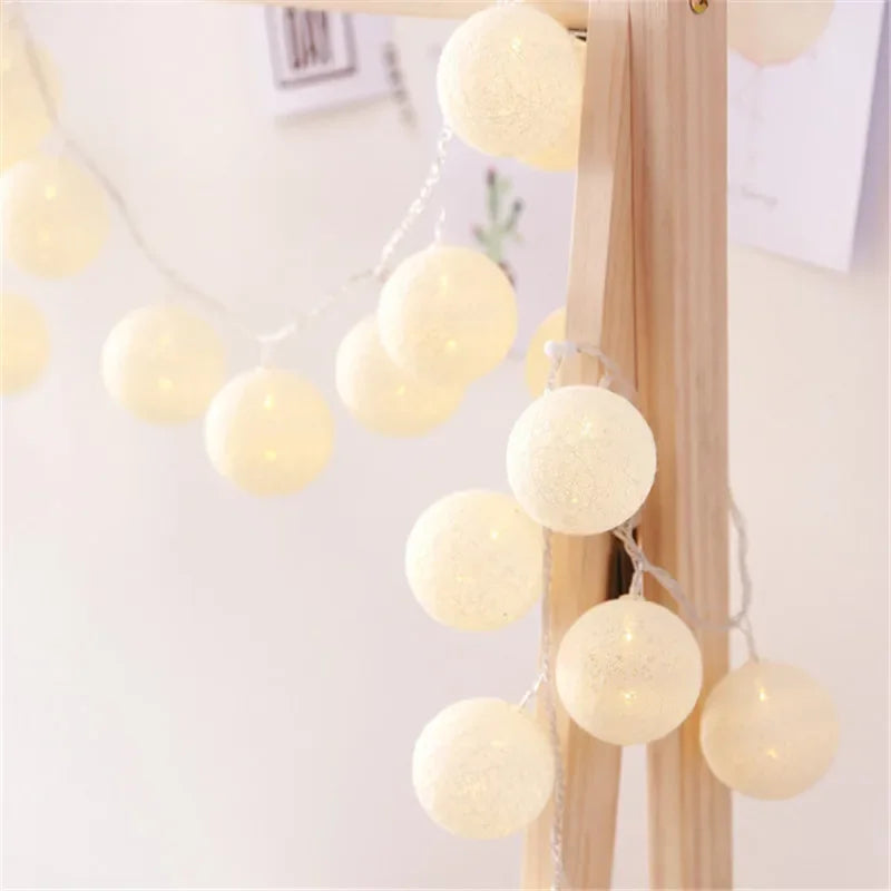 Guirlande Lumineuse Boules Coton - 10 à 40 LEDs