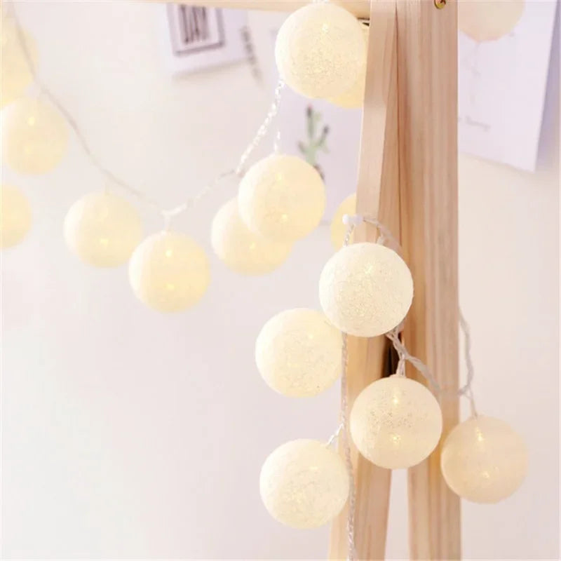 Guirlande Lumineuse Boules Coton - 10 à 40 LEDs
